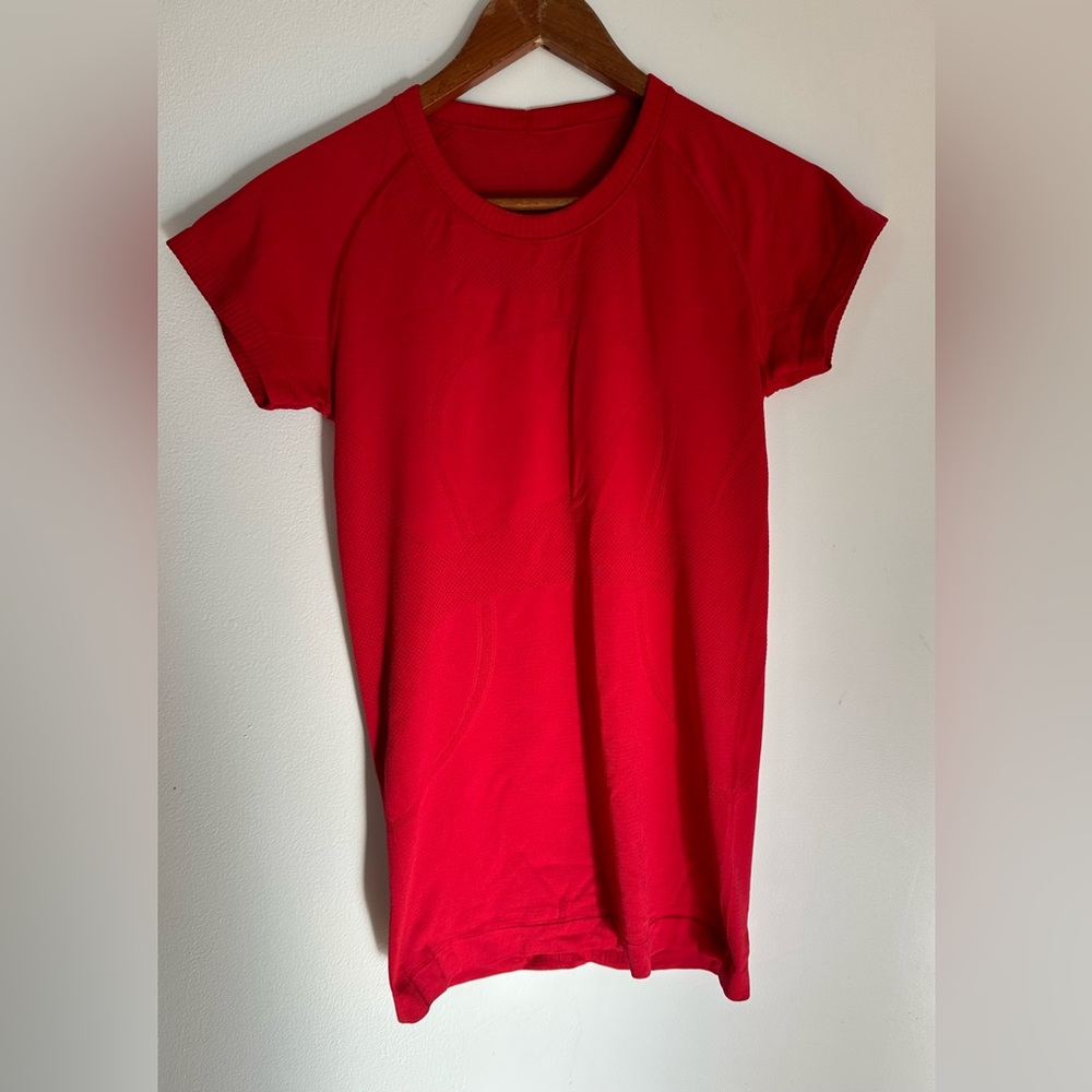 Lululemon Swiftly Tech Short-Sleeve Shirt | Women's Size 6 | Red
